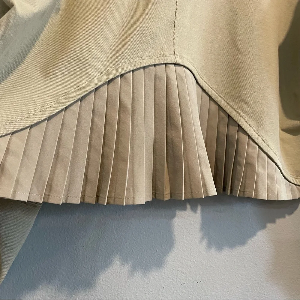 Lululemon Women's Golf 1/4 Zip Pullover Back Pleated 10 - Picture 4 of 6